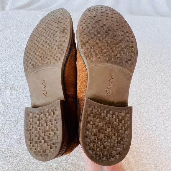 CLARKS CAMZIN SUEDE BUCKLE LOAFERS  SHOOTIES CHESTNUT BROWN SIZE 7.5 - Picture 8 of 12